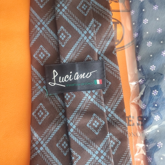 Hermes Necktie 👔 and 2 more - Picture 7 of 9